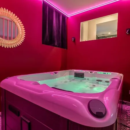 Loveroom En Centre Avec Jacuzzi - Notre Dame Apartamento