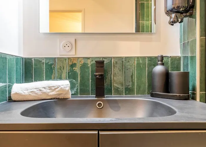 Loveroom En Centre Avec Jacuzzi - Notre Dame Apartment