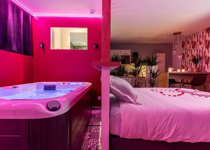 Loveroom En Centre Avec Jacuzzi - Notre Dame Apartment Clermont-Ferrand